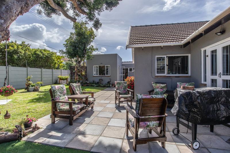 To Let 3 Bedroom Property for Rent in Meadowridge Western Cape